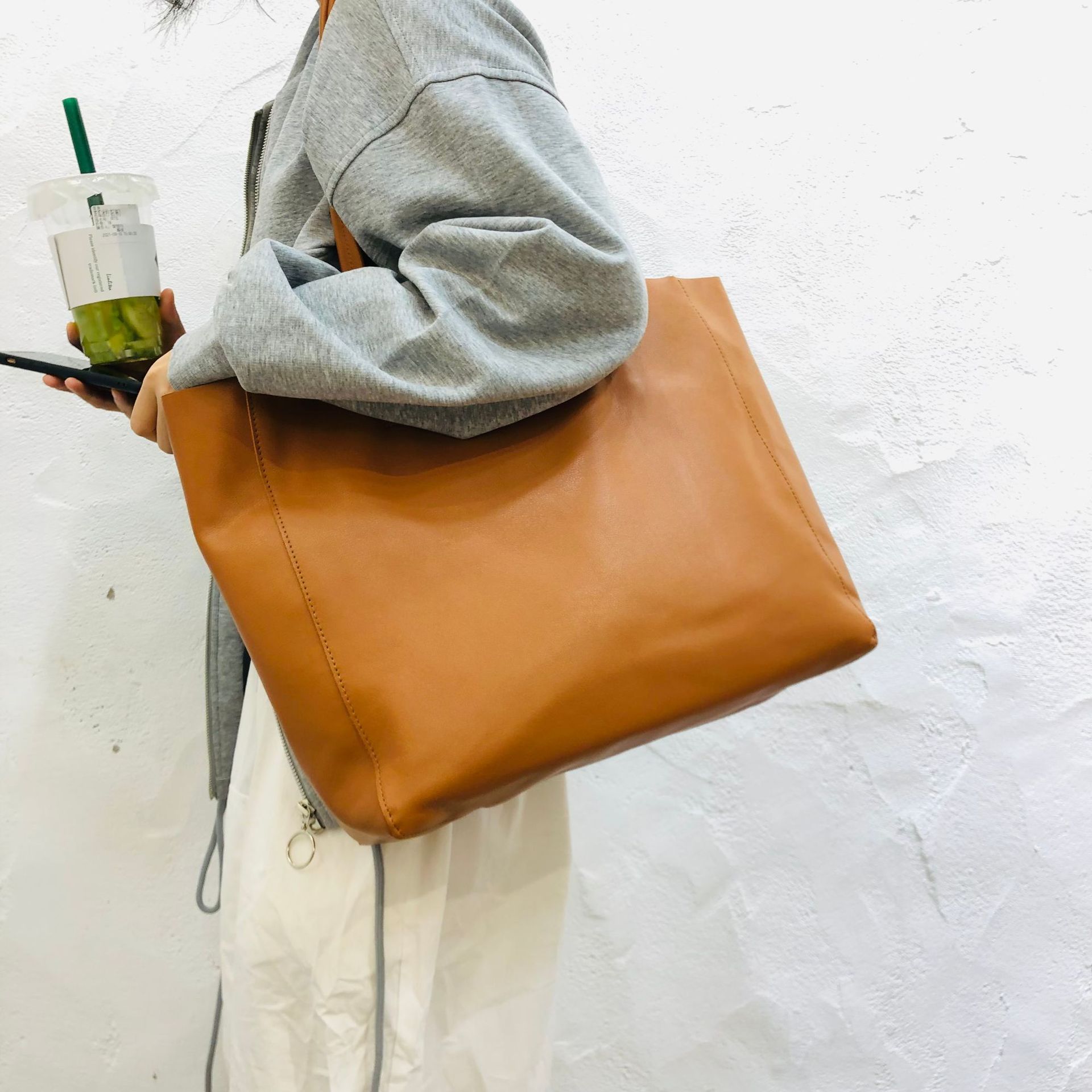 Leather Tote Bag – Minimalist Medium Shoulder Bag 5 Leather Tote Bag – Minimalist Medium Shoulder Bag - Image 5