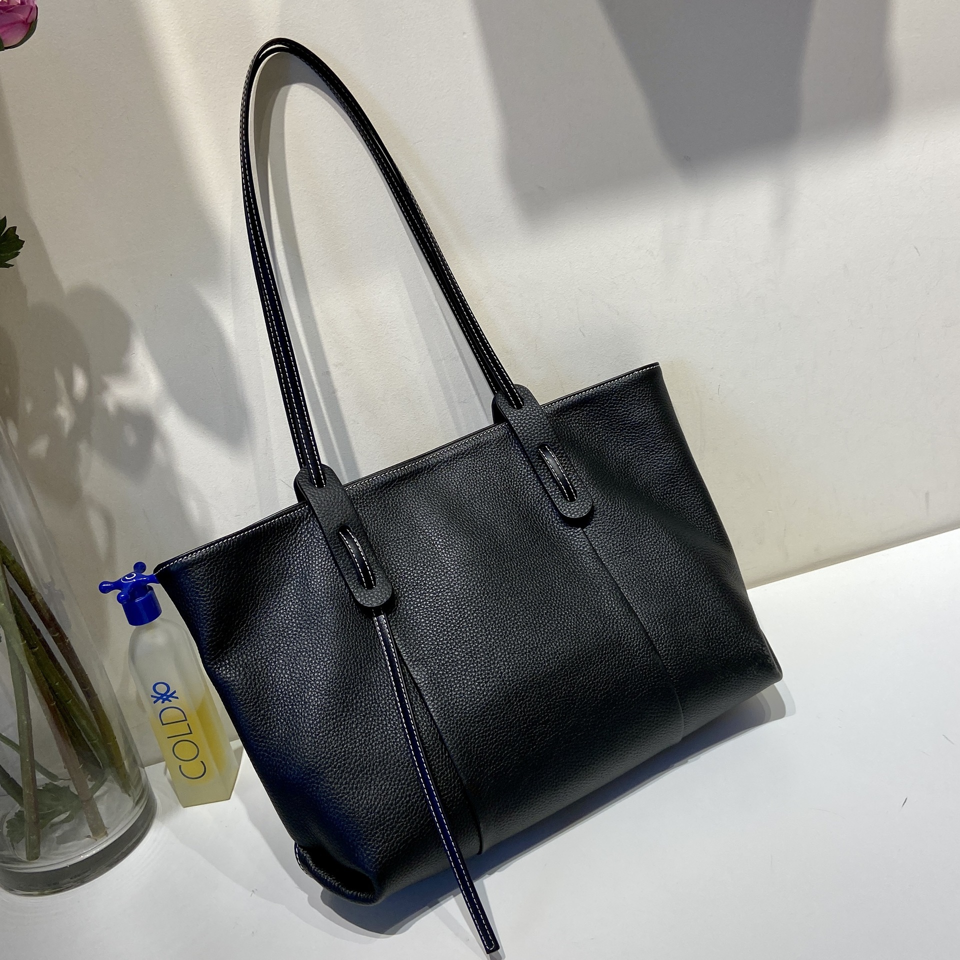 First-Layer Cowhide Leather Tote Bag – Medium Shoulder Bag 3 First-Layer Cowhide Leather Tote Bag – Medium Shoulder Bag - Image 3
