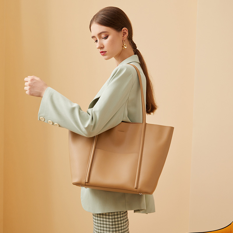 Two-Layer Cowhide Large Tote Bag – Minimalist Tailored Shoulder Bag 2 Two-Layer Cowhide Large Tote Bag – Minimalist Tailored Shoulder Bag - Image 2